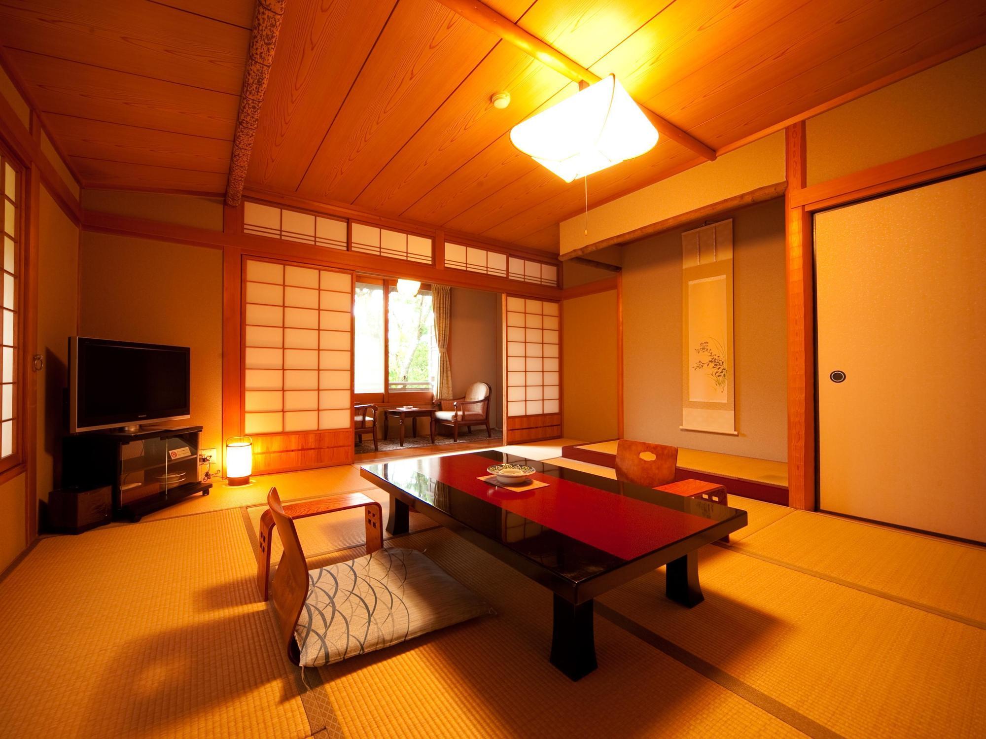 Ryotei Tanokura Hotel Jufu Kültér fotó
