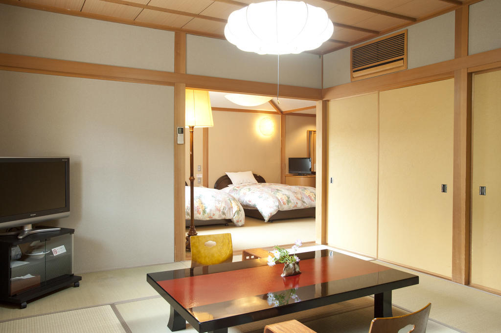 Ryotei Tanokura Hotel Jufu Kültér fotó