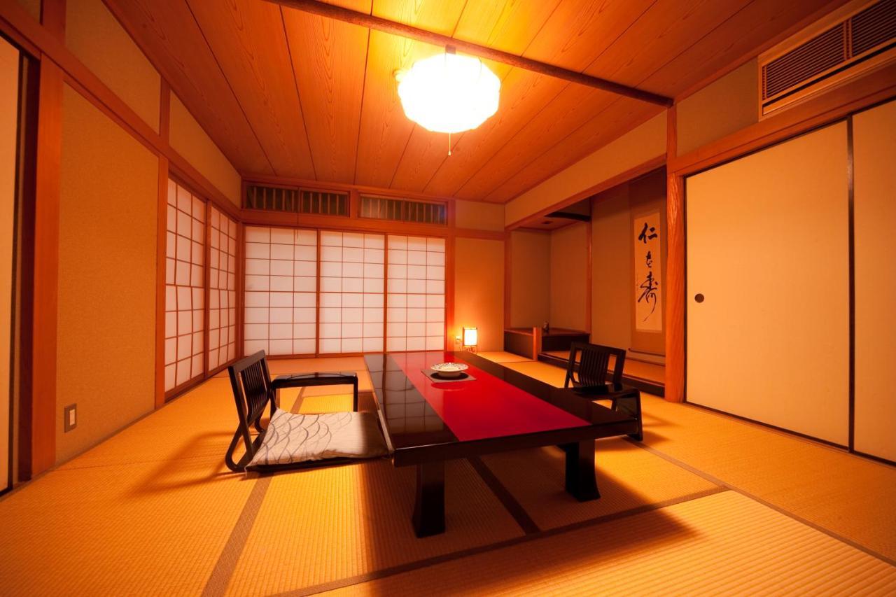 Ryotei Tanokura Hotel Jufu Kültér fotó